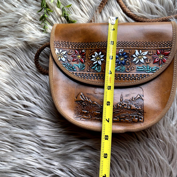*SOLD* Vintage Leather Hand-Tooled Purse - Picture 7 of 8